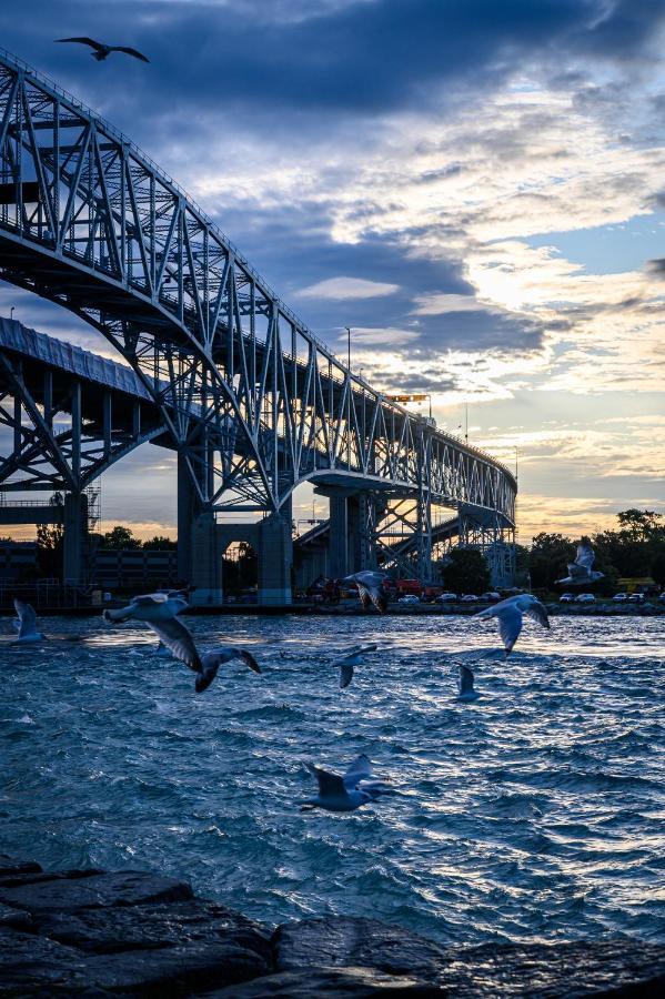 Days Inn By Wyndham Sarnia Harbourfront Esterno foto