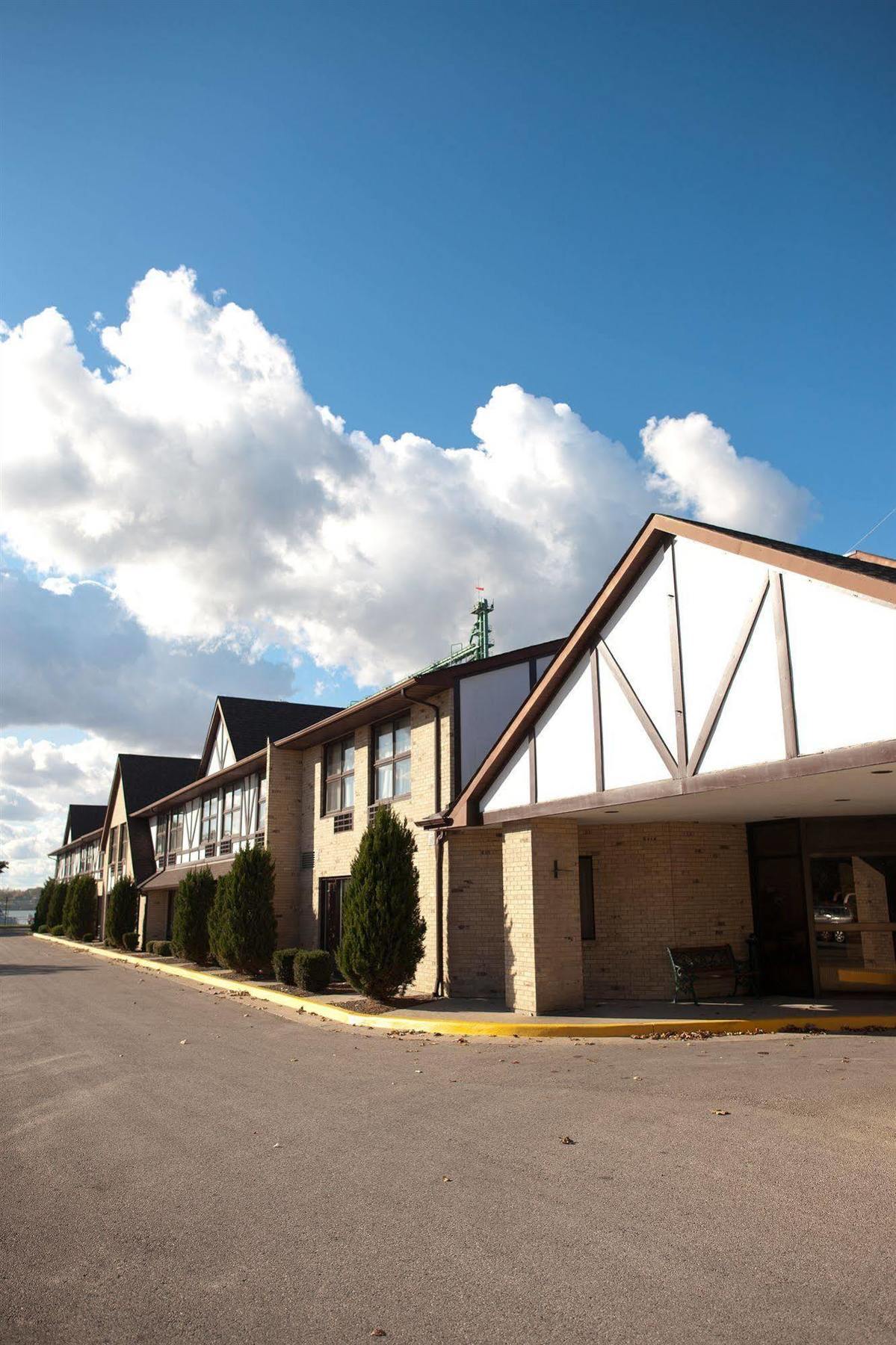 Days Inn By Wyndham Sarnia Harbourfront Esterno foto