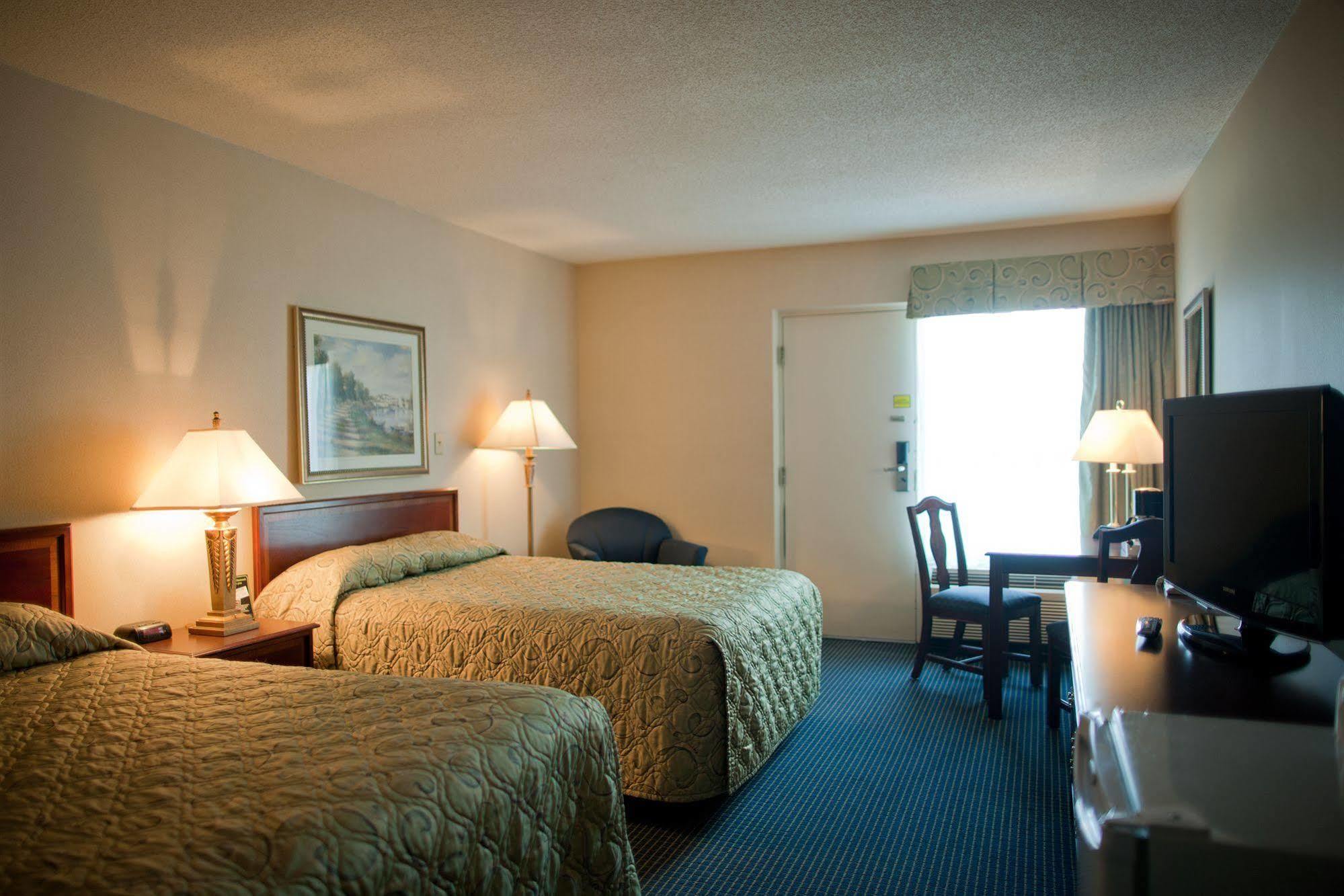 Days Inn By Wyndham Sarnia Harbourfront Esterno foto